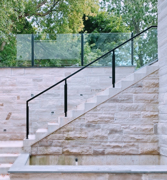 Glass railing